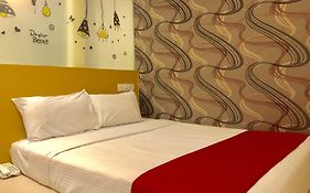 Eight Days Boutique Hotel @ Mount Austin
